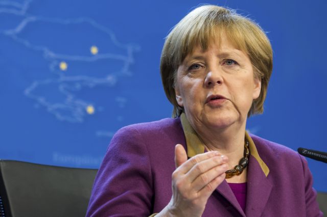 Είναι σωστό να πληρώσουν εν μέρει και οι υπεύθυνοι, λέει η Μέρκελ για την Κύπρο